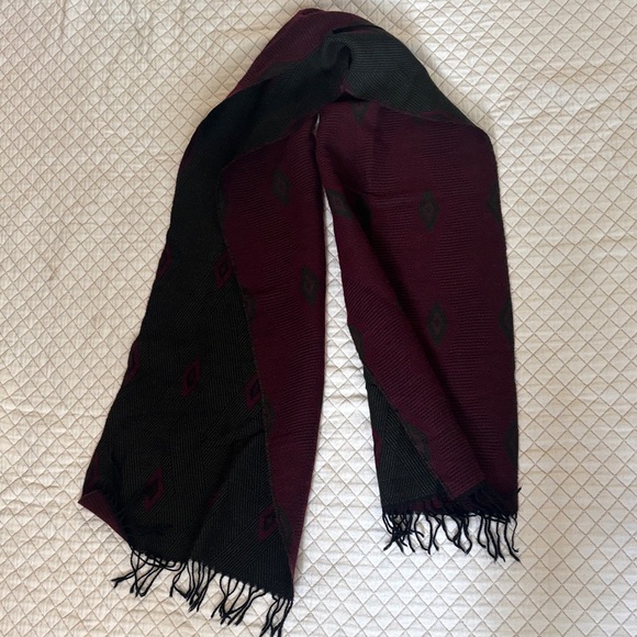 Barneys New York Burgundy and forest green wool neck Scarf 15inx34in - Picture 3 of 5